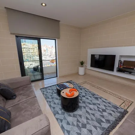 Vittoriosa' Seafront 2 Bed Highly Furnished *
