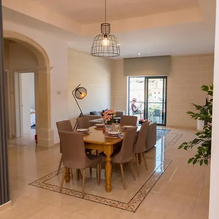Vittoriosa' Seafront 2 Bed Highly Furnished ビルグ