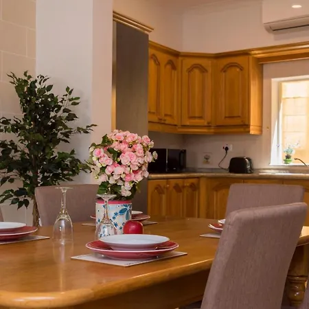Vittoriosa' Seafront 2 Bed Highly Furnished Birgu