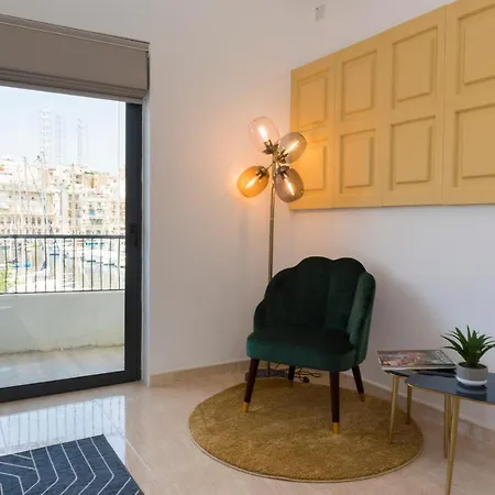 Vittoriosa' Seafront 2 Bed Highly Furnished Apartment Birgu
