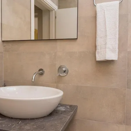 Vittoriosa' Seafront 2 Bed Highly Furnished