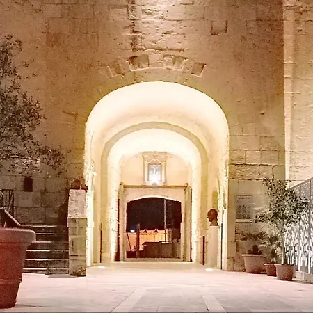 Apartment Vittoriosa' Seafront 2 Bed Highly Furnished *