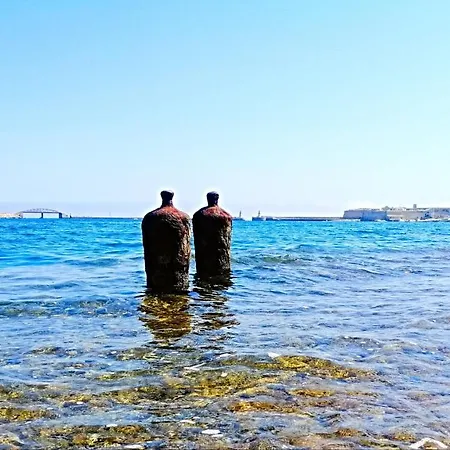 Vittoriosa' Seafront 2 Bed Highly Furnished ビルグ