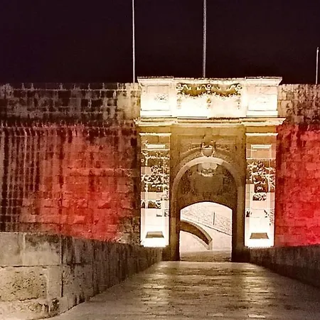 Vittoriosa' Seafront 2 Bed Highly Furnished アパート