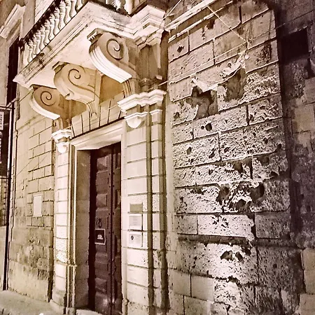 Vittoriosa' Seafront 2 Bed Highly Furnished Apartment *