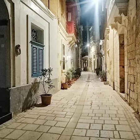 Vittoriosa' Seafront 2 Bed Highly Furnished *