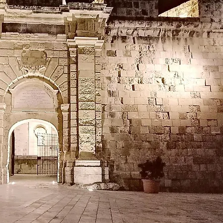 Apartment Vittoriosa' Seafront 2 Bed Highly Furnished Birgu