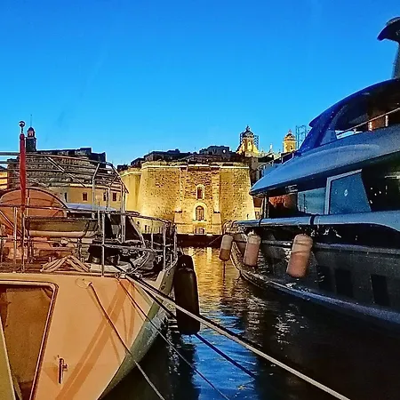 Apartment Vittoriosa' Seafront 2 Bed Highly Furnished Birgu