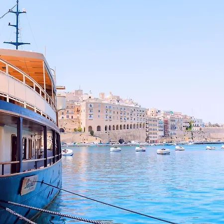 Vittoriosa' Seafront 2 Bed Highly Furnished *