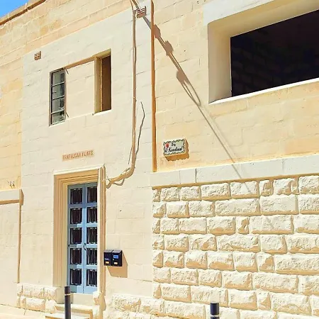 Vittoriosa' Seafront 2 Bed Highly Furnished Daire