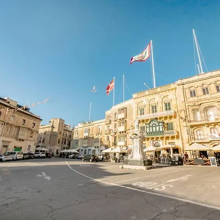 Vittoriosa' Seafront 2 Bed Highly Furnished *