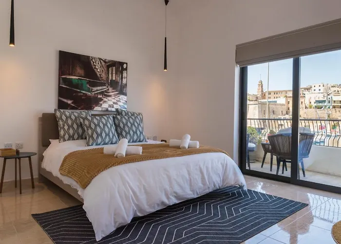 Vittoriosa' Seafront 2 Bed Highly Furnished Birgu