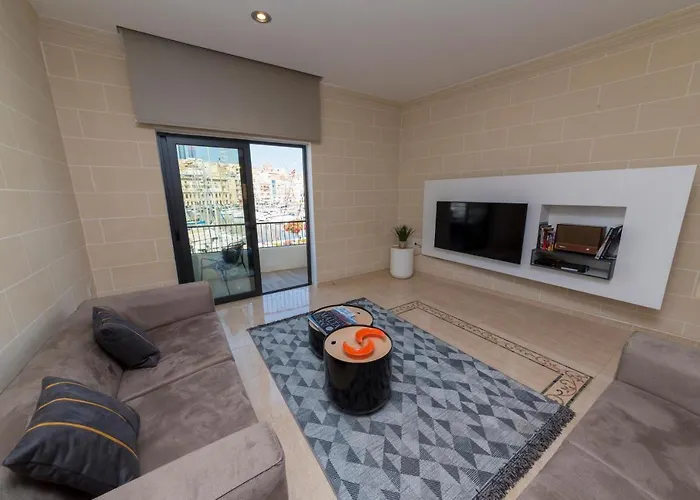 Vittoriosa' Seafront 2 Bed Highly Furnished *