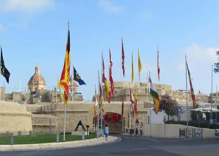 Vittoriosa' Seafront 2 Bed Highly Furnished Daire Birgu