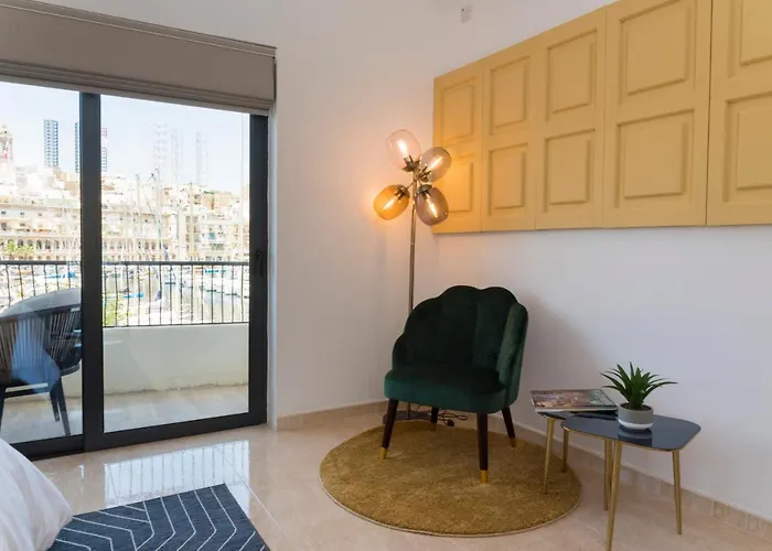 Vittoriosa' Seafront 2 Bed Highly Furnished Daire Birgu