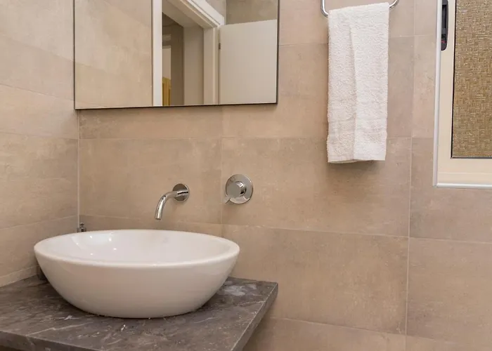 Vittoriosa' Seafront 2 Bed Highly Furnished