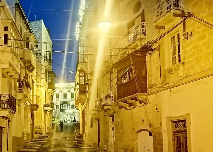 Vittoriosa' Seafront 2 Bed Highly Furnished *