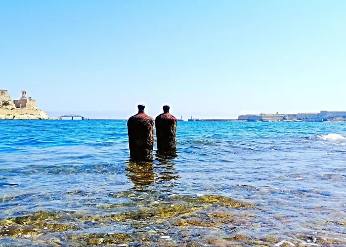 Vittoriosa' Seafront 2 Bed Highly Furnished Birgu