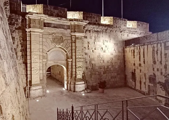 Vittoriosa' Seafront 2 Bed Highly Furnished Birgu