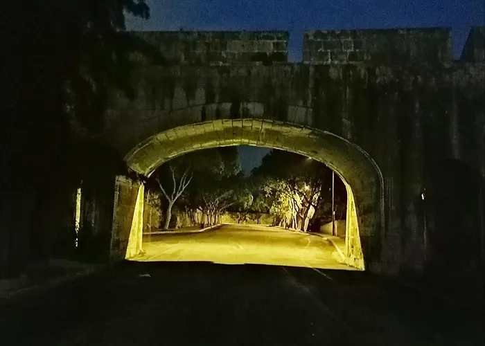 Vittoriosa' Seafront 2 Bed Highly Furnished Daire *