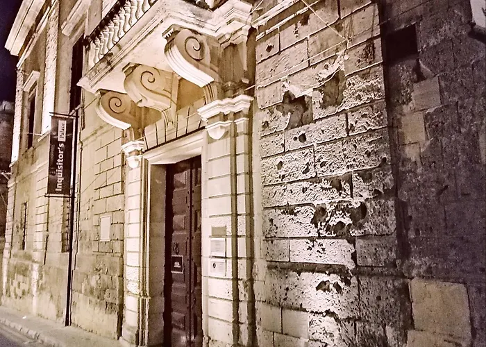 Vittoriosa' Seafront 2 Bed Highly Furnished Daire *