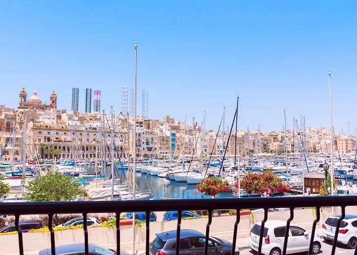 Vittoriosa' Seafront 2 Bed Highly Furnished Daire Birgu