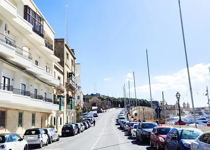 Vittoriosa' Seafront 2 Bed Highly Furnished * Birgu