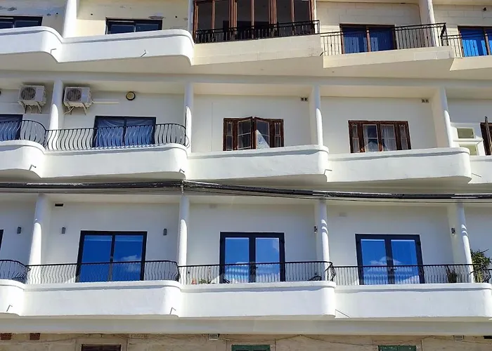 Vittoriosa' Seafront 2 Bed Highly Furnished