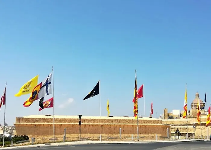 Vittoriosa' Seafront 2 Bed Highly Furnished * Birgu