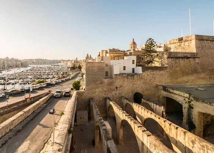 Vittoriosa' Seafront 2 Bed Highly Furnished Birgu