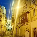 Vittoriosa' Seafront 2 Bed Highly Furnished *