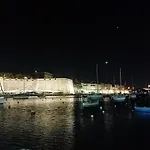 Vittoriosa' Seafront 2 Bed Highly Furnished