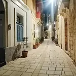 Vittoriosa' Seafront 2 Bed Highly Furnished *
