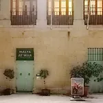 Vittoriosa' Seafront 2 Bed Highly Furnished Apartment