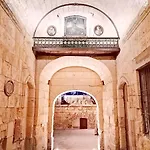 Vittoriosa' Seafront 2 Bed Highly Furnished Apartment