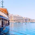 Vittoriosa' Seafront 2 Bed Highly Furnished *