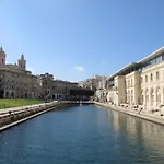 Vittoriosa' Seafront 2 Bed Highly Furnished Apartment