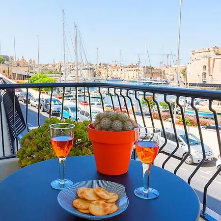 Daire Vittoriosa' Seafront 2 Bed Highly Furnished *
