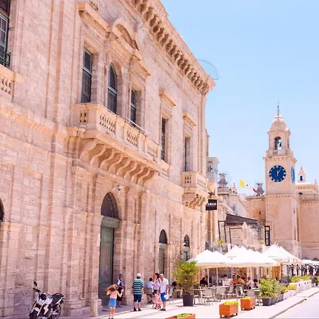 Vittoriosa' Seafront 2 Bed Highly Furnished * 比尔古