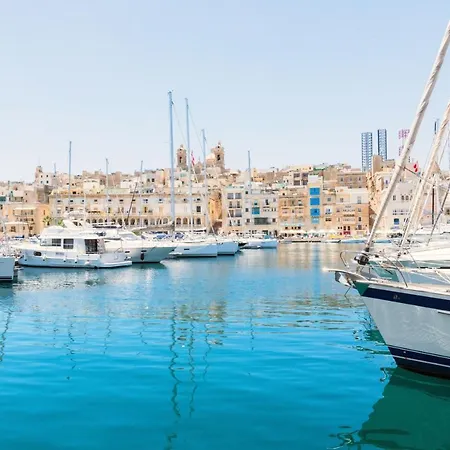 Vittoriosa' Seafront 2 Bed Highly Furnished *