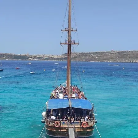 Vittoriosa' Seafront 2 Bed Highly Furnished Daire