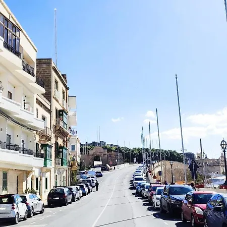 Vittoriosa' Seafront 2 Bed Highly Furnished * 比尔古