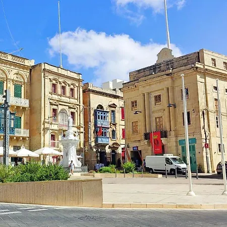 Апартаменты Vittoriosa' Seafront 2 Bed Highly Furnished Биргу