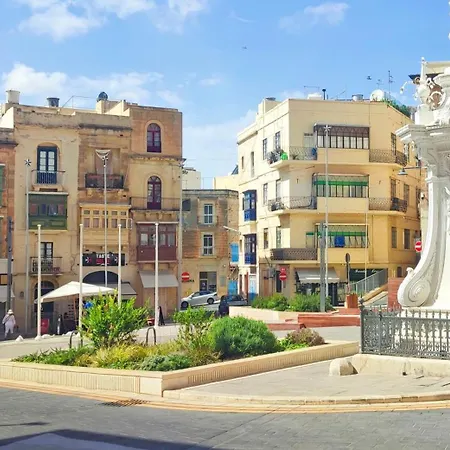 Апартаменты Vittoriosa' Seafront 2 Bed Highly Furnished