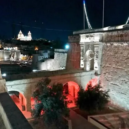 Vittoriosa' Seafront 2 Bed Highly Furnished Apartamento Birgu