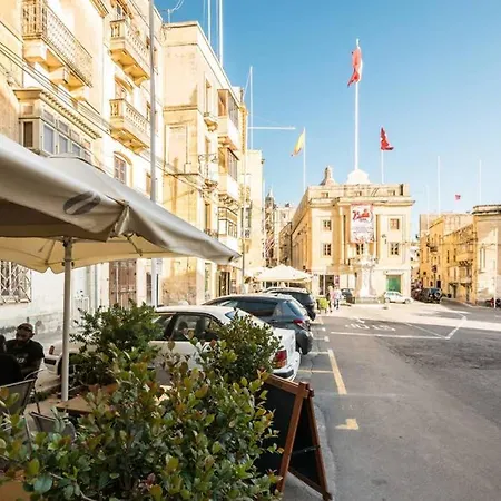 Vittoriosa' Seafront 2 Bed Highly Furnished Il-Birgu