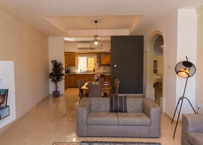 Vittoriosa' Seafront 2 Bed Highly Furnished *