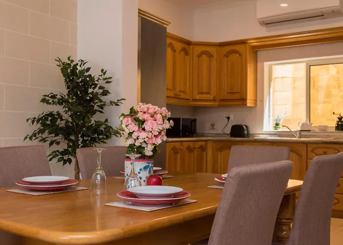 Vittoriosa' Seafront 2 Bed Highly Furnished Vittoriosa