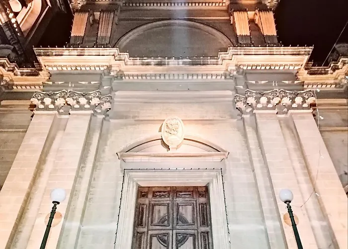 Vittoriosa' Seafront 2 Bed Highly Furnished *