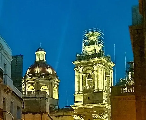 Vittoriosa' Seafront 2 Bed Highly Furnished Apartment Vittoriosa